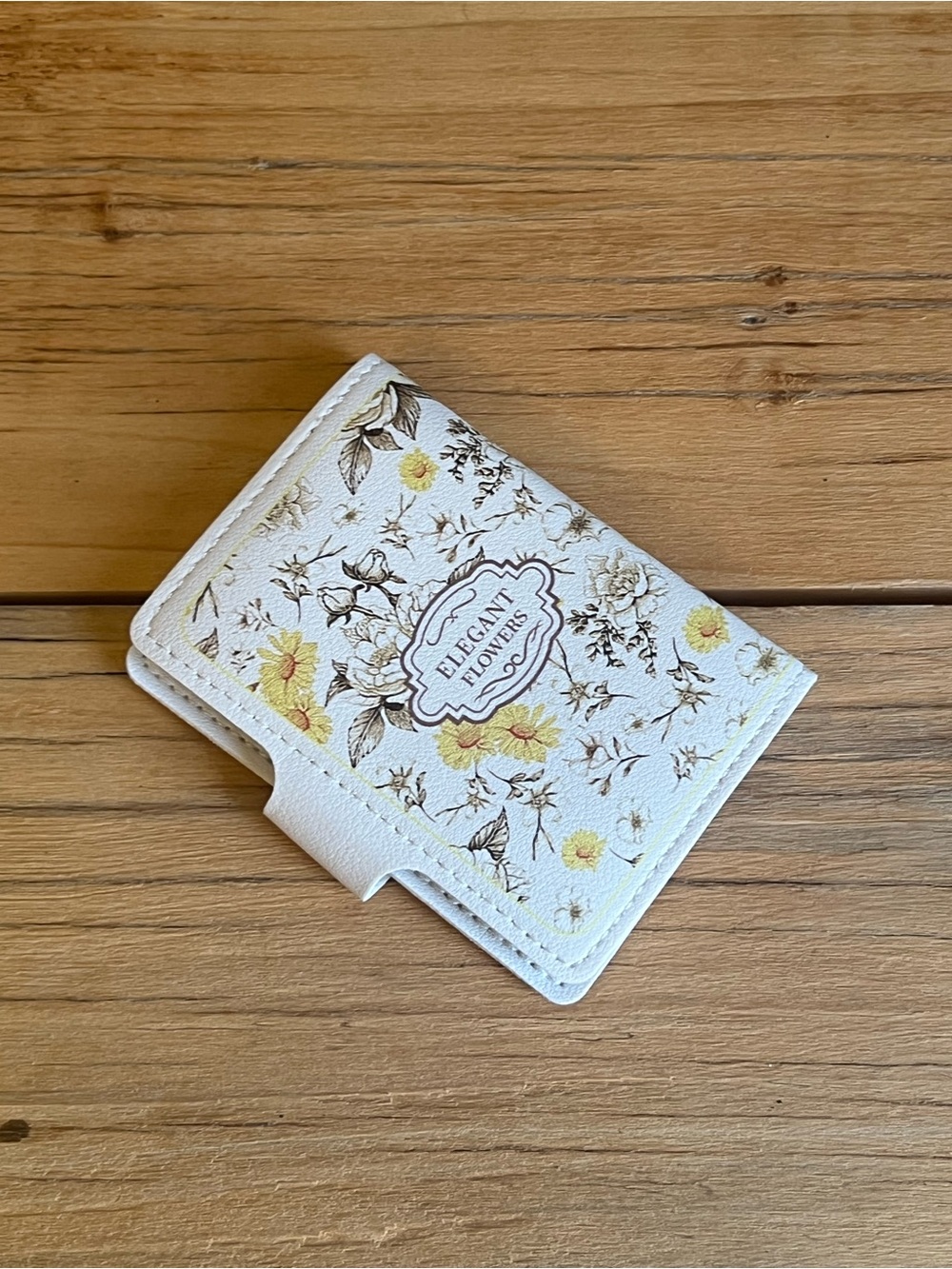 Floral 'Elegant Flowers' White Card Wallet - Picture 4 of 8